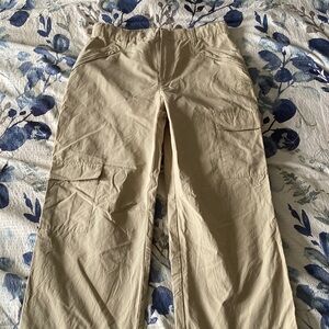 ALO Yoga Women’s Beige Cargo Pants